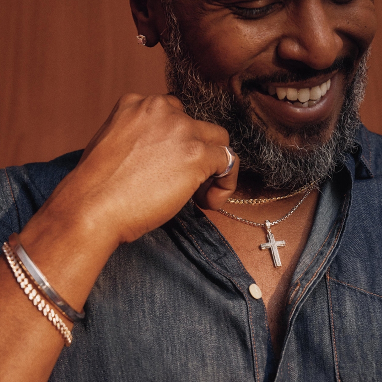 Father's Day Gift Guide. Thoughtfully chosen, just like he deserves. Explore Now